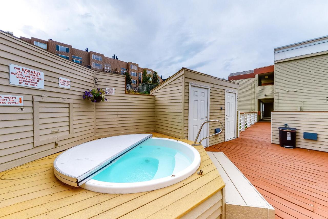 Watch Hill Lofted Apartment Силвърторн Екстериор снимка